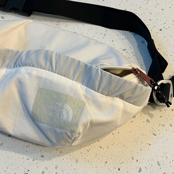 The North Face Mountain Lumbar Pack - Picture 12 of 12